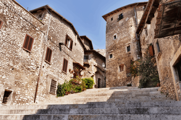 Giardino di Ninfa Sermoneta e Abbazia Valvisciolo 29 Giugno - 1 giorno - immagine 3