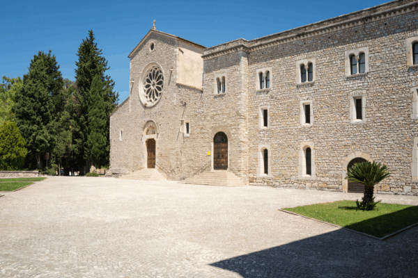 Giardino di Ninfa Sermoneta e Abbazia Valvisciolo 29 Giugno - 1 giorno - immagine 2